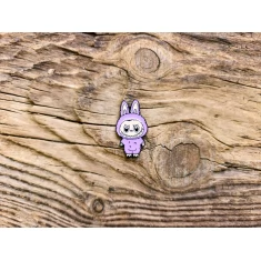 Пін Labubu фіолетовий арт. MX 1745